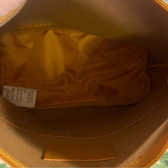 Loulu Beige Tote Bag NWOT Converts to Crossbody Bag Strap Included - Picture 7 of 8